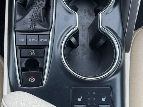 Used 2018 Toyota Camry XLE FWD image 38
