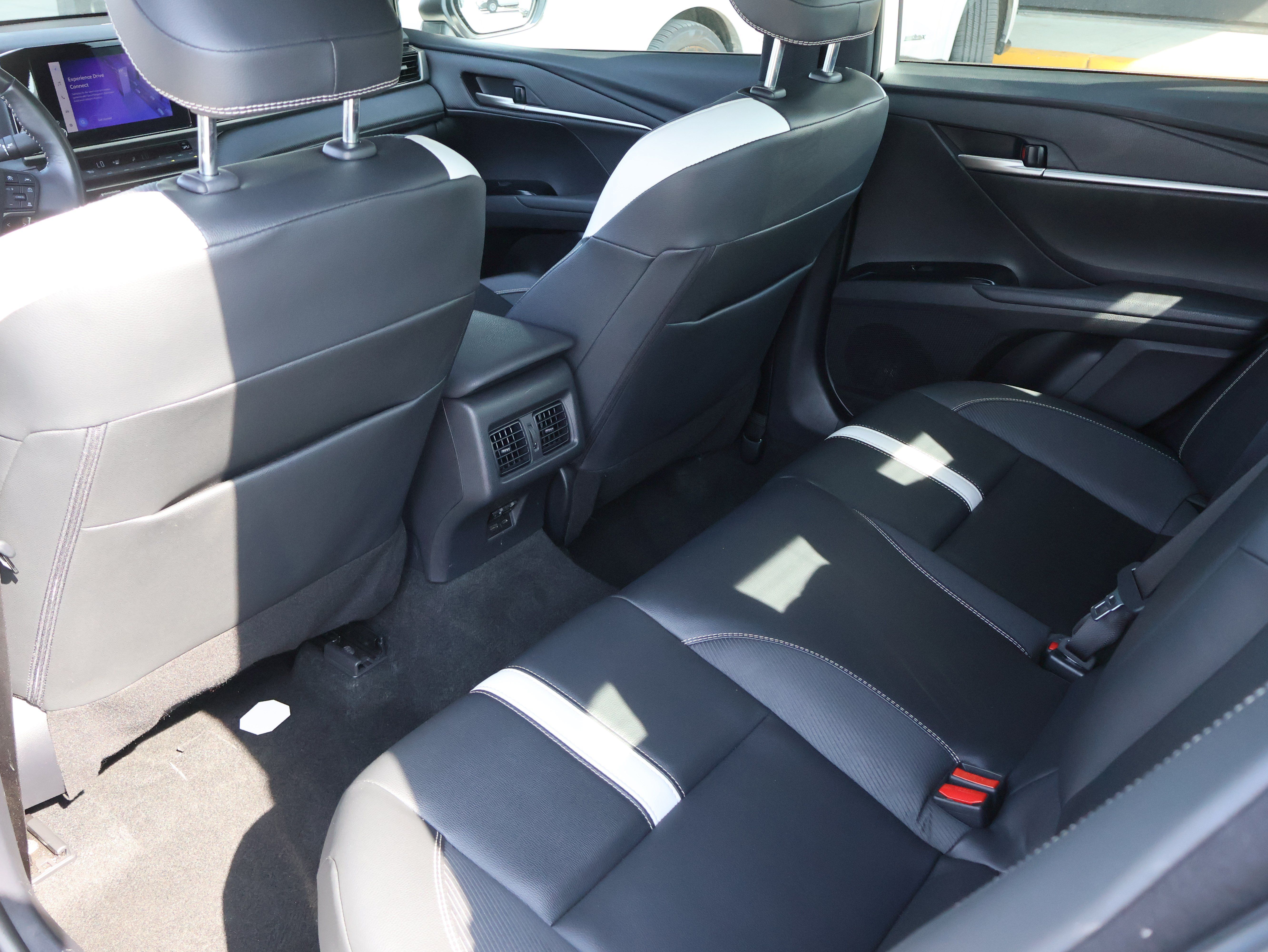 Used 2025 Toyota Camry SE FWD image 8