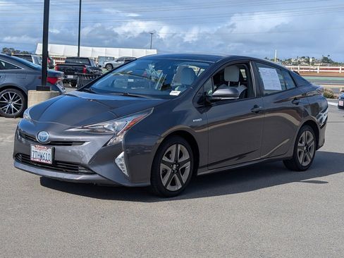 Used 2016 Toyota Prius Three Touring w/ Preferred Accessory Package image 11