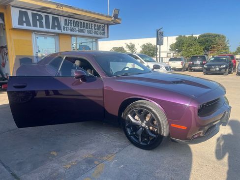 Used 2020 Dodge Challenger SXT w/ Blacktop Package RWD image 7