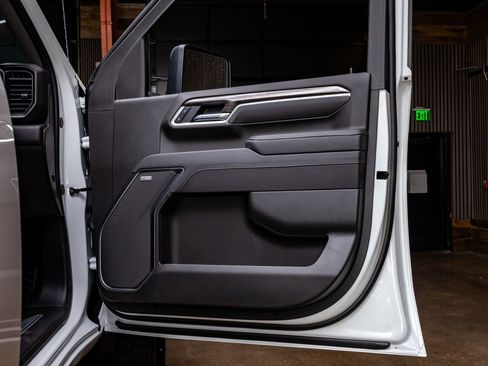 Used 2025 Chevrolet Silverado 2500 LTZ w/ Z71 Chrome Sport Edition image 37