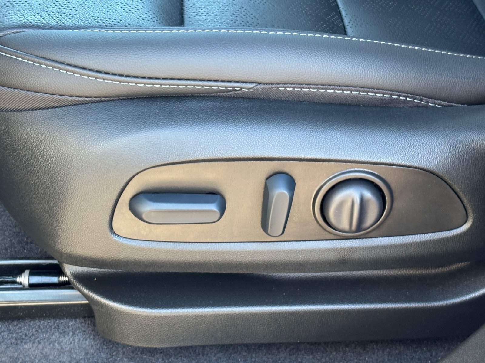 Used 2023 Chevrolet Bolt LT w/ Infotainment Package FWD image 27