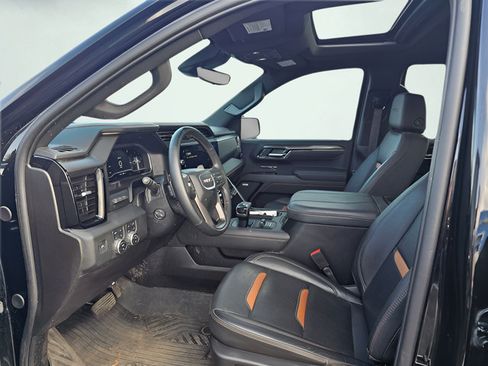 Used 2025 GMC Sierra 1500 AT4 w/ Technology Package AWD/4WD image 11