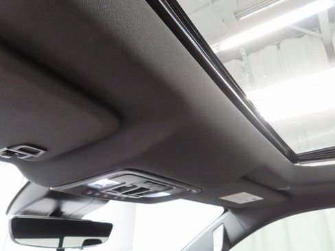 Used 2022 GMC Sierra 1500 AT4 w/ Technology Package image 32