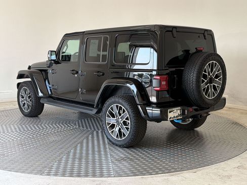 Used 2024 Jeep Wrangler High Altitude AWD/4WD image 3