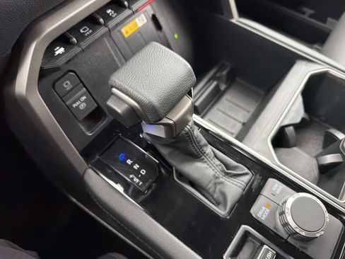 Used 2024 Toyota Tundra Limited AWD/4WD image 25