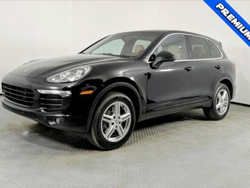 Used 2016 Porsche Cayenne w/ Premium Package AWD/4WD image 2