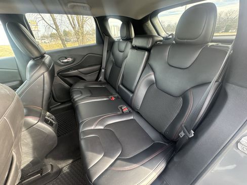 Used 2019 Jeep Cherokee Trailhawk w/ Cold Weather Group image 21