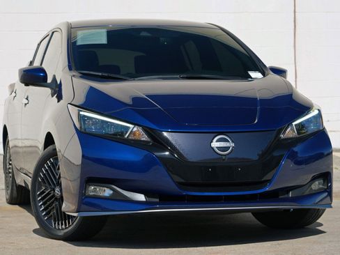 Used 2025 Nissan Leaf SV Plus image 2