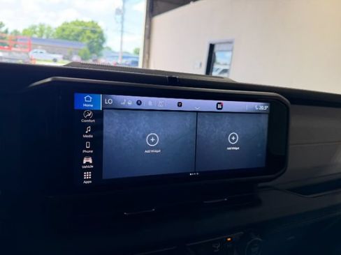 Used 2025 Jeep Wrangler Unlimited Sahara AWD/4WD image 16