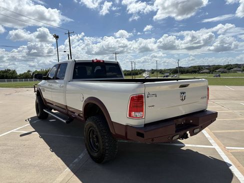 Used 2018 RAM 2500 Laramie AWD/4WD image 3
