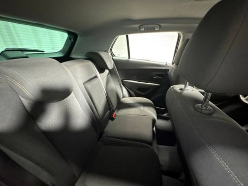 Used 2019 Chevrolet Trax LS FWD image 24