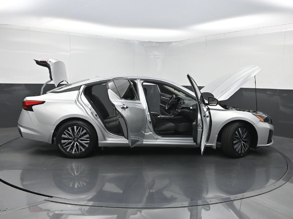 Used 2023 Nissan Altima 2.5 SV FWD image 32