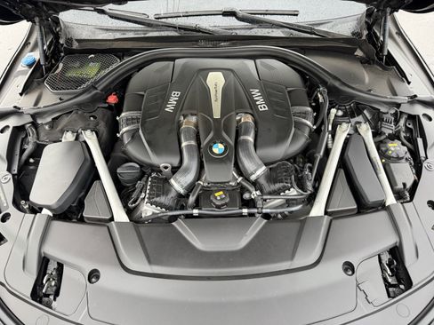 Used 2019 BMW 750i RWD image 15