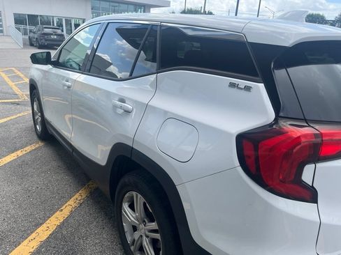 Used 2019 GMC Terrain SLE FWD image 2