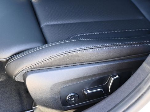 New 2026 BMW 330i Sedan w/ M Sport Package image 22