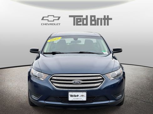 Used 2017 Ford Taurus SE image 2