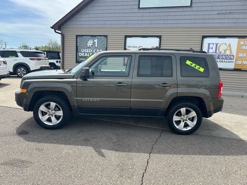 Used 2015 Jeep Patriot Latitude w/ Sun/Sound Group AWD/4WD image 8