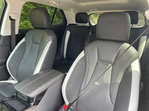 Used 2025 Buick Envision Sport Touring AWD/4WD image 23