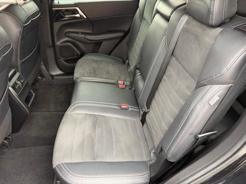 Used 2022 Mitsubishi Outlander SE image 17