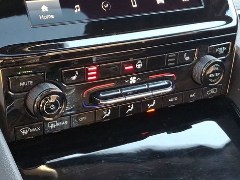 Used 2023 Jeep Grand Cherokee Altitude image 17