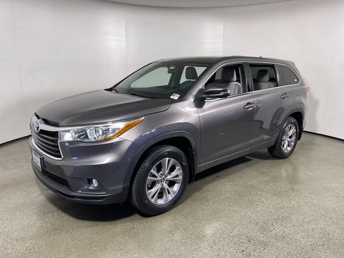 Used 2016 Toyota Highlander Plus AWD/4WD image 7