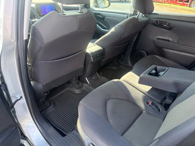 Used 2023 Toyota Highlander LE FWD image 19