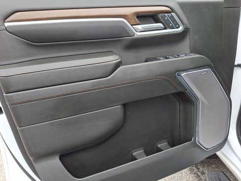 Used 2024 Chevrolet Silverado 2500 High Country w/ High Country Premium Package image 12