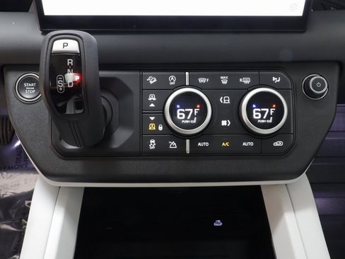Used 2025 Land Rover Defender 110 S image 13