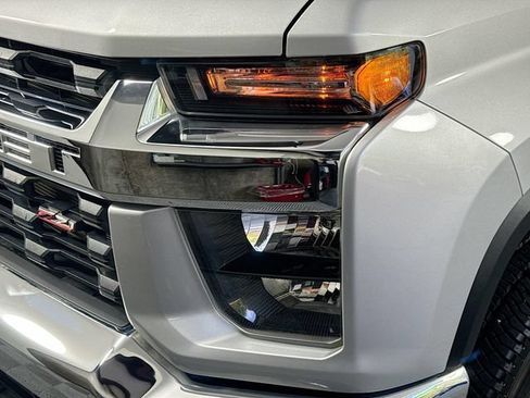Used 2022 Chevrolet Silverado 3500 LT w/ Convenience Package AWD/4WD image 2