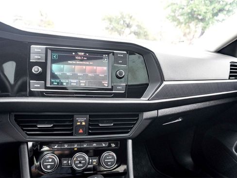 Used 2023 Volkswagen Jetta SE image 23