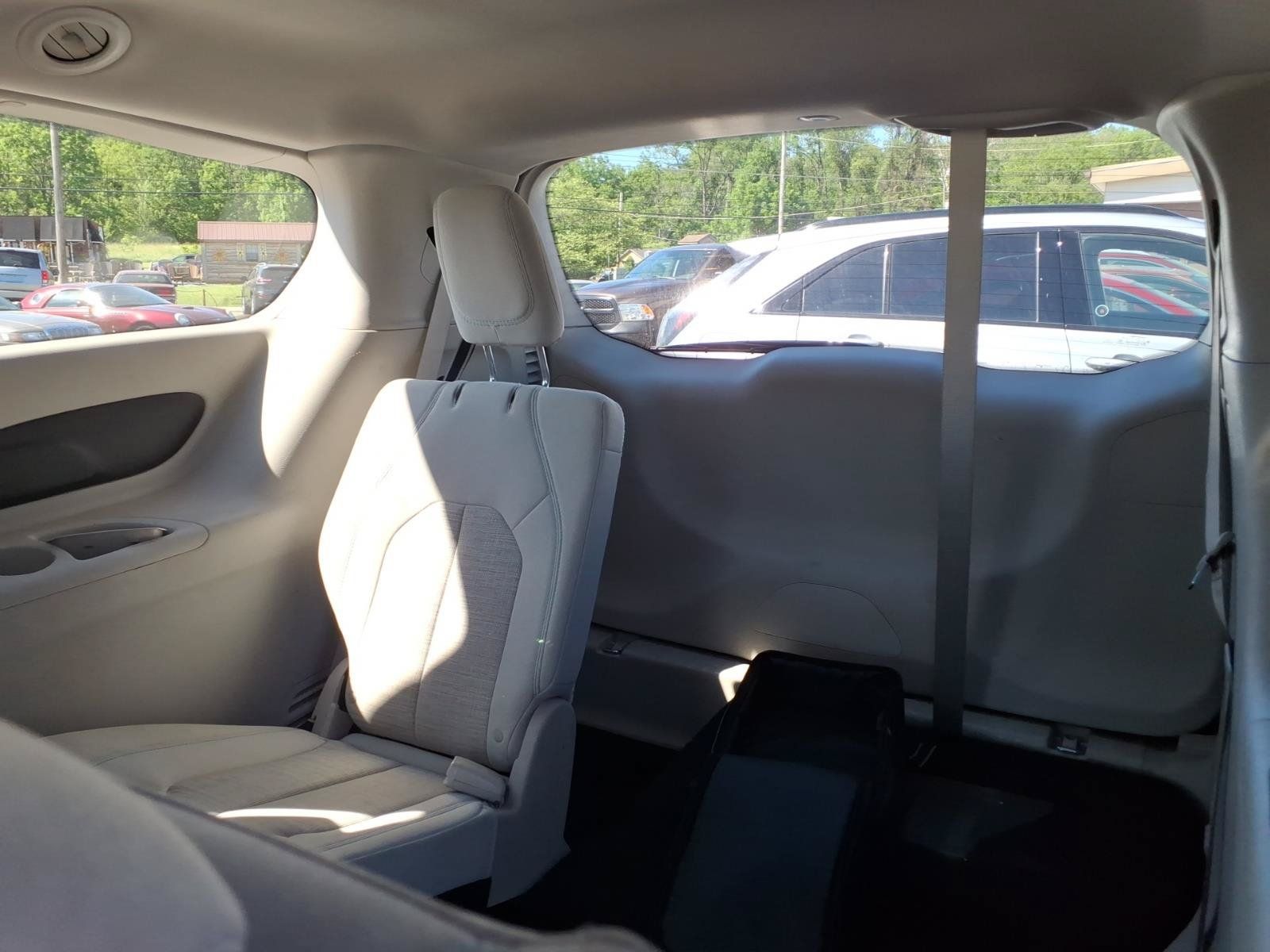 Used 2018 Chrysler Pacifica Touring Plus FWD image 7