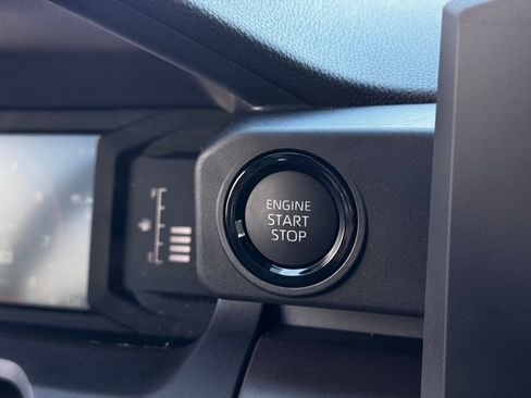 Used 2025 Toyota Tacoma SR5 AWD/4WD image 27