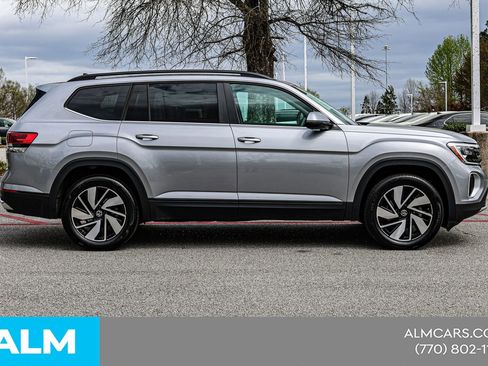 Used 2025 Volkswagen Atlas SE image 11