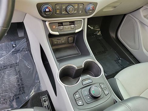 Used 2024 GMC Terrain SLT w/ Tech Package image 27