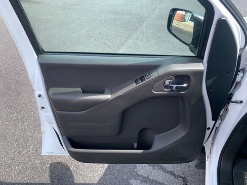 Used 2019 Nissan Frontier SV RWD image 8