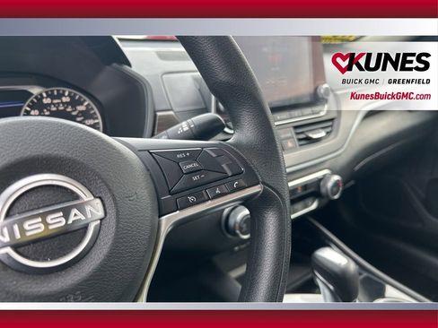 Used 2024 Nissan Altima 2.5 SV image 17