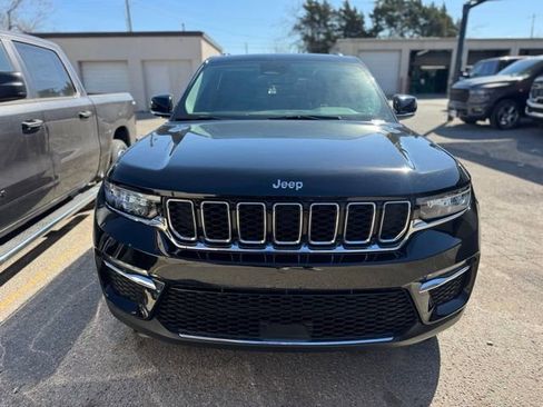 Certified 2023 Jeep Grand Cherokee Limited AWD/4WD image 2