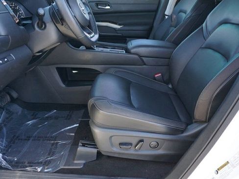 Certified 2024 Nissan Pathfinder SL image 27