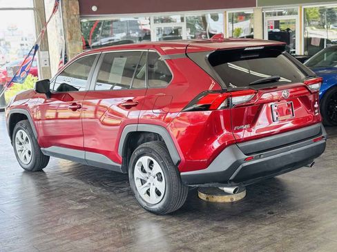 Used 2022 Toyota RAV4 LE AWD/4WD image 13
