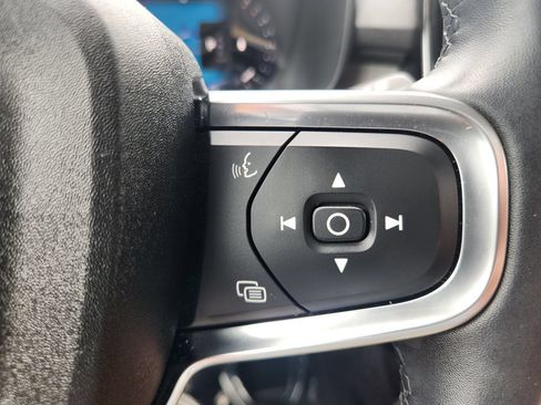 Certified 2025 Volvo XC40 B5 Plus AWD/4WD image 32