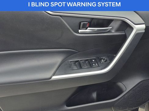 Used 2020 Toyota RAV4 XLE w/ Carpet Mat Package image 17