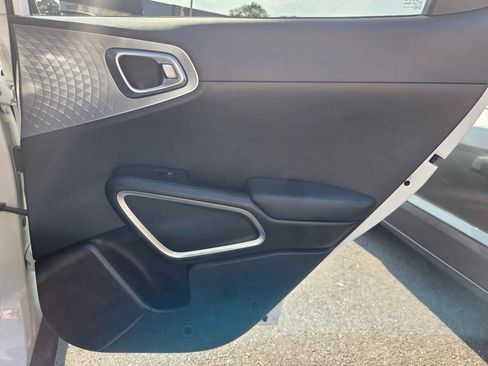 Used 2023 Kia Soul LX w/ Option Group 015 FWD image 30