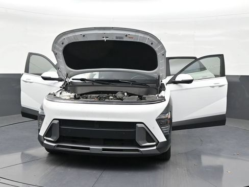 Used 2024 Hyundai Kona Limited FWD image 33