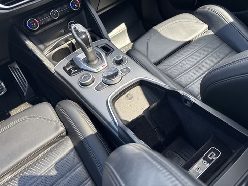 Certified 2023 Alfa Romeo Stelvio Veloce AWD/4WD image 27