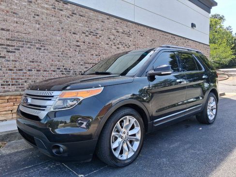 Used 2014 Ford Explorer XLT w/ Equipment Group 202A FWD image 1