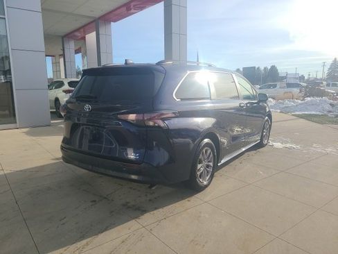 Used 2024 Toyota Sienna XLE image 7