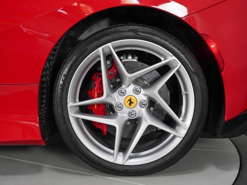 Used 2022 Ferrari F8 Tributo RWD image 19