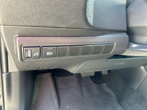 Used 2025 Toyota Corolla SE FWD image 13