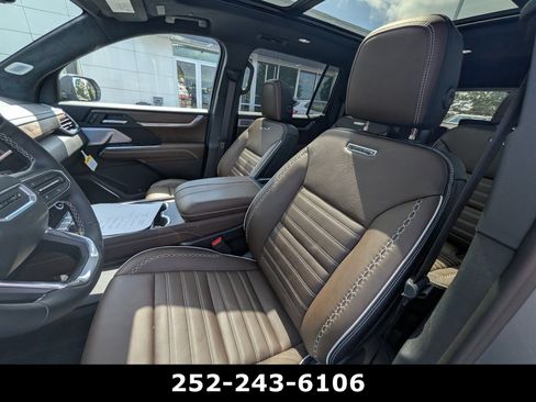 Used 2026 GMC Acadia Denali Ultimate w/ LPO, Floor Liner Package FWD image 16
